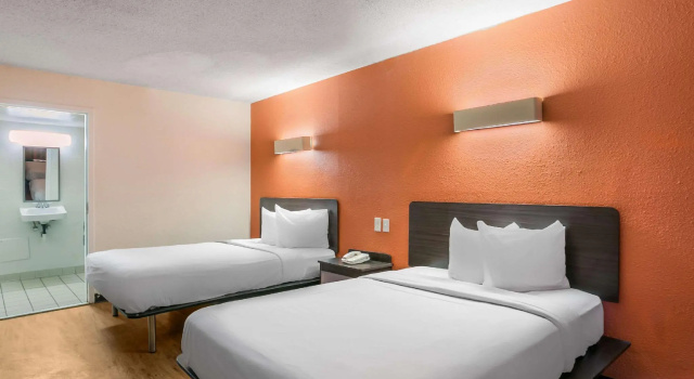 Четырёхместный номер Standard Rodeway Inn Baltimore - Inner Harbor South