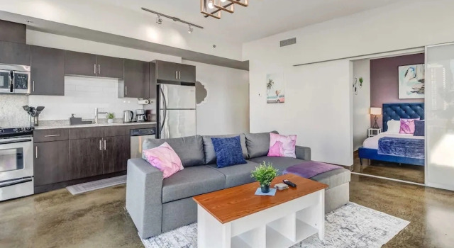 Апартаменты Elegant 2BR Condostunning Downtown Views!