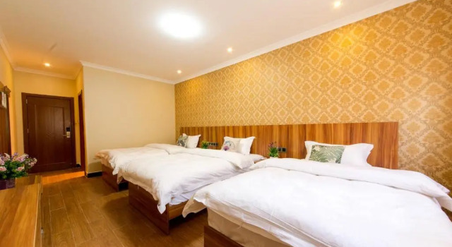 Трёхместный номер Standard Shangri_La Lamtin Youth Hostel