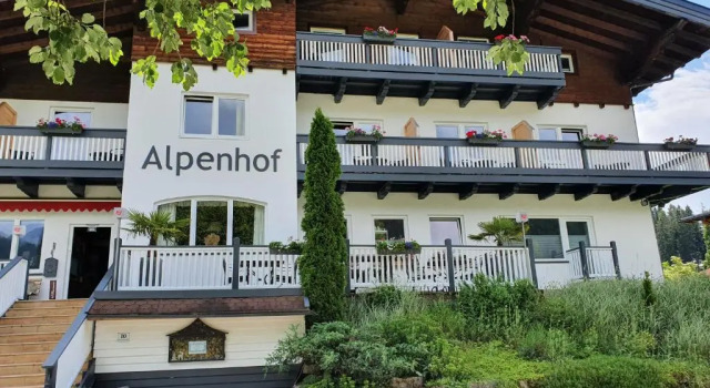 Трёхместный номер Standard с балконом и с видом на горы Boutique Hotel Alpenhof