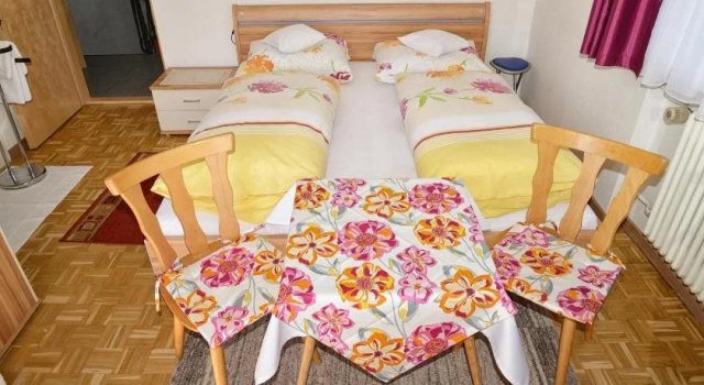 Haus Gabriela, Prenota Hotel Hotel a Tirolo con parcheggio, Parcheggio