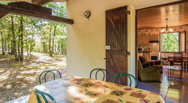 Modern Holiday Home in Salignac-Eyvigues with Swimming Pool, Buchen Sie Hotel Salignac-Eyvignes Frankreich