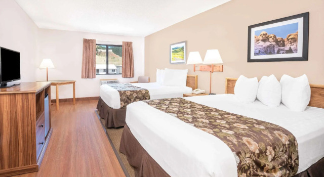 Четырёхместный номер Standard Days Inn by Wyndham Spearfish