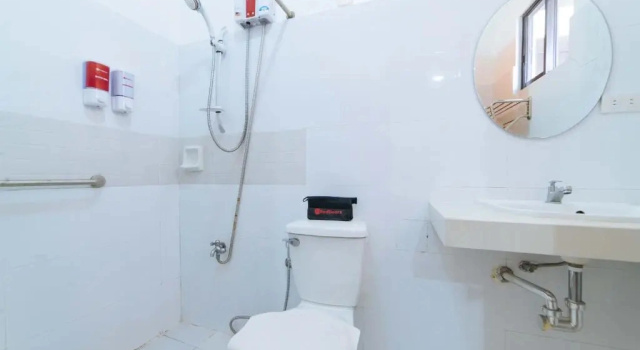 Четырёхместный люкс RedDoorz Plus @ San Roque Roxas City