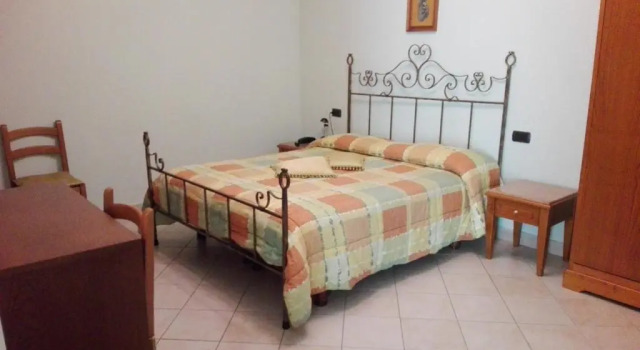 Hotel Ristorante Ponte San Vittorino, Varaa Hotelli Assisi Umbria