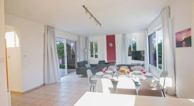 Villa Ayia Triada Beautiful 5BDR Villa with Pool Close to all Beaches and Amenities