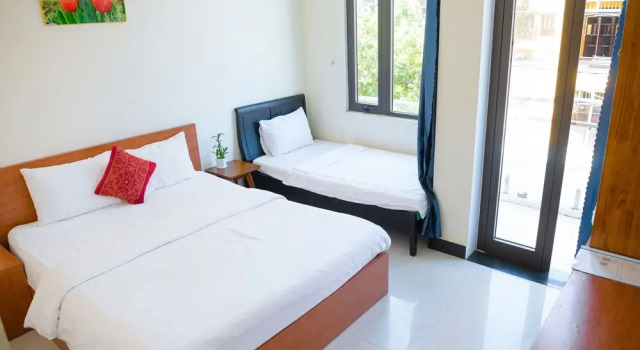 Трёхместный семейный номер Standard с балконом и с видом на город Gold Stone Hoi An Homestay