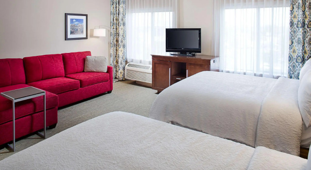 Четырёхместный люкс Hampton Inn & Suites Palmdale