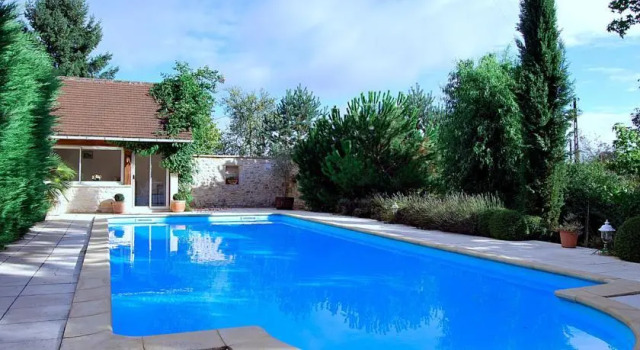 Malicia, Rezervasyon Otel Thenon havuzlu oteller, Yüzme Havuzu