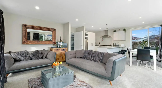 Hideaway on Hunter - Wanaka Holiday Home