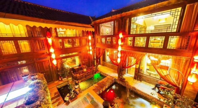 Lijiang Nobles Living Castle Hotel, Забронировать Отель Лицзян Юньнань, рядом с Улица Сквер-стрит Древнего города Даянь