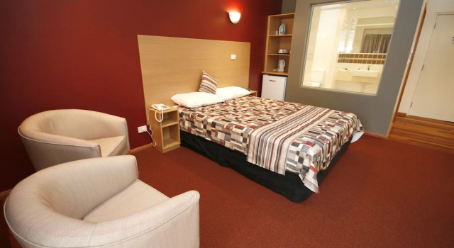 Номер Deluxe с балконом Forbes Victoria Inn