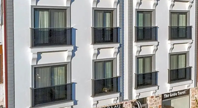Isola 12 Hotel