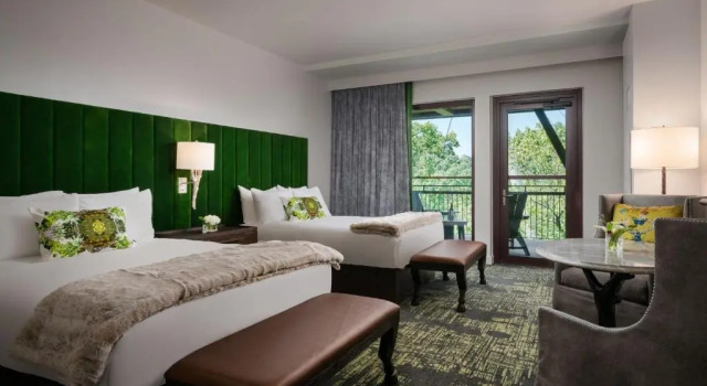 Четырёхместный номер Standard с балконом Grand Bohemian Lodge Greenville, Autograph Collection