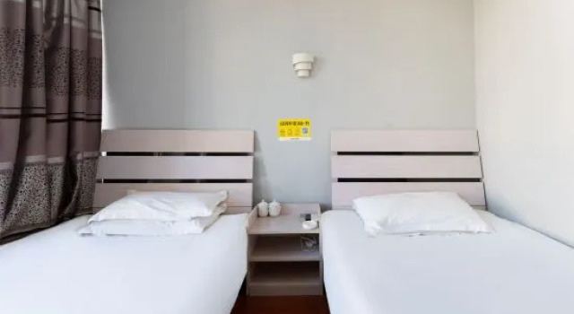 Номер Standard Lide 99 Busniess Inn