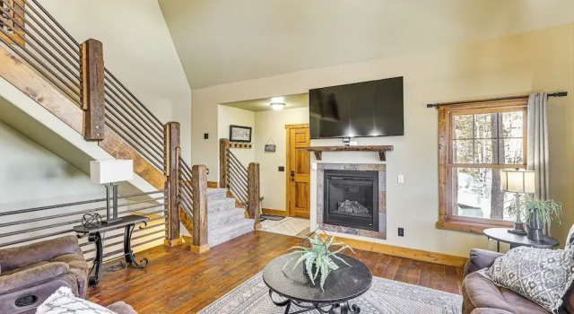 5 Mi to Terry Peak: Spacious Lead Cabin w/ Hot Tub