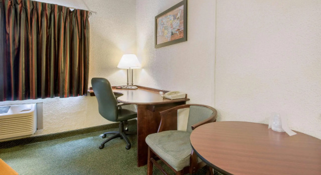 Четырёхместный номер Standard Posh Inn & Suites