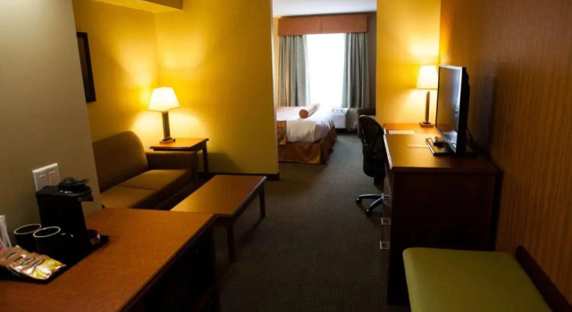 Двухместный полулюкс с видом на улицу Best Western Plus Service Inn & Suites
