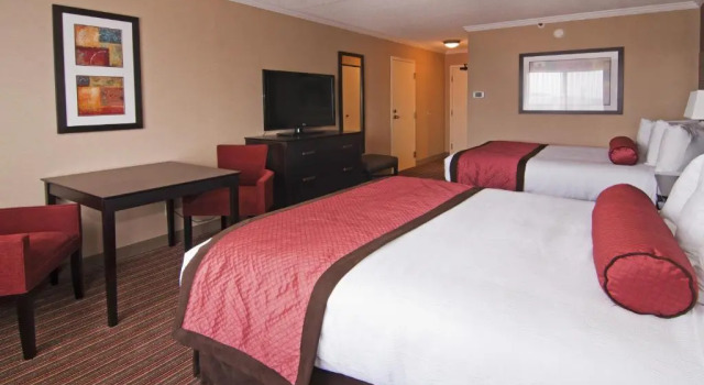 Четырёхместный номер Standard с балконом Wyndham Minneapolis South Burnsville