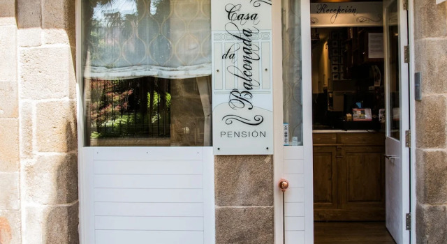 Casa da Balconada, Забронировать Отель Отели Сантьяго-де-Компостелы 3 звезды, рядом с Церковная школа Colegio La Salle, 3*