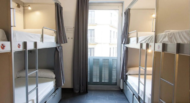 Кровать в общем номере St Christophers Inn Barcelona