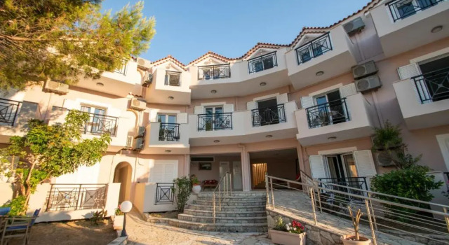 Avra Alykes resort