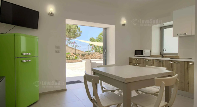 Apt B - Beach View Villa Controvento