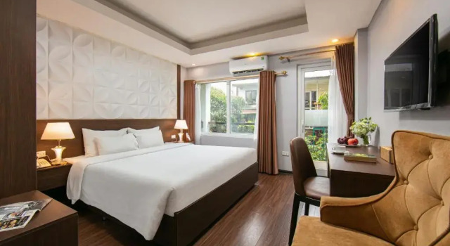 Полулюкс с балконом Hanoi Diamond King Hotel & Travel