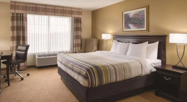 Номер Standard Country Inn & Suites by Radisson, West Bend, WI