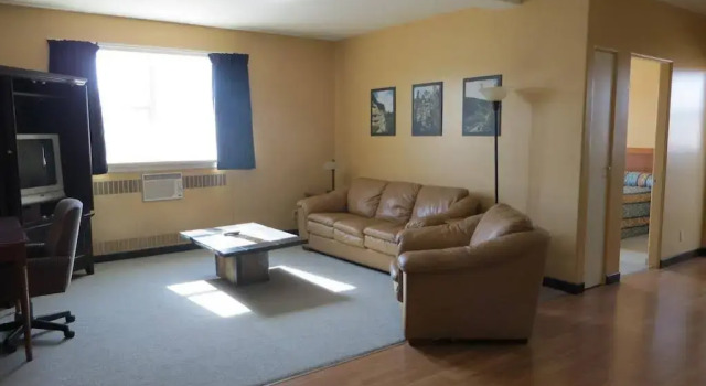 Athabasca Valley Inn & Suites, Book Hotel Hoteller i Hinton med parkering, Parkering