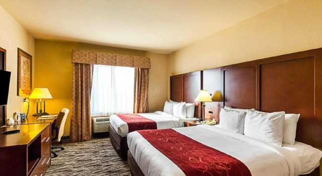 Четырёхместный люкс Comfort Suites McAllen Airport and La Plaza Mall