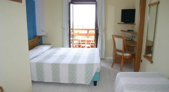 Трёхместный номер Standard с видом на море Hotel Cala Reale