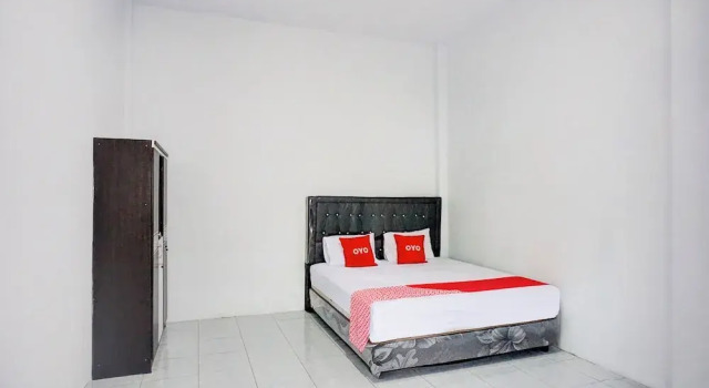 OYO 94768 Al-hamra Guest House, Rezervovat Penzión Hotely v Medan s parkováním, Parkování