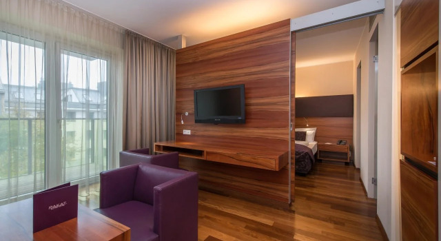 Pakat Suites