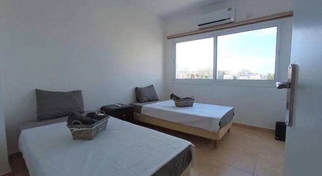 5 min to the Beach Holiday Shared Apartment incl NETFLIX - private ROOM in 3 bdr Apt, Book Apartment Larnaka Larnaca Region