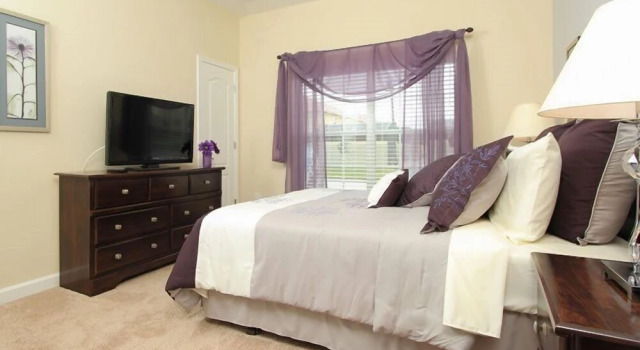 Beautiful 4 Bed 3 Bath Town Home With Splash Pool