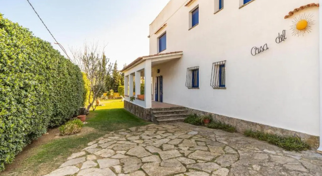 Villa Sol, Забронировать Вилла Отели в центре Ла-Эскал, в центре