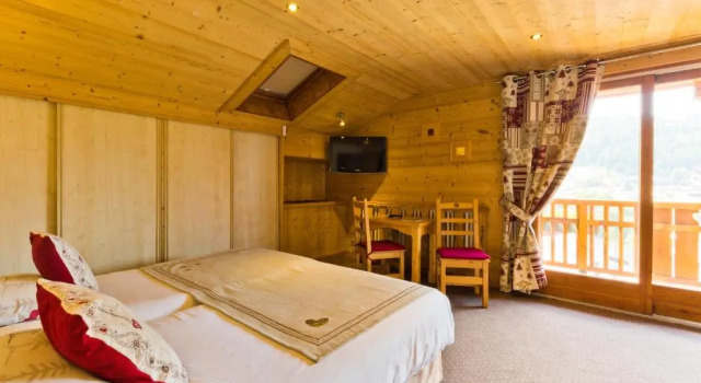 Трёхместный номер Standard Hotel Alpina