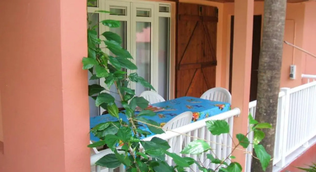 Maison de 2 chambres avec terrasse amenagee a Bouillante a 2 km de la plage, Rezerwuj Hotel Hotele w Basse-Terre z parkingiem, Parking