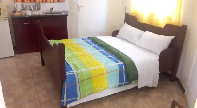 Studio In Le Gosier With Shared Pool Furnished Terrace And Wifi 5 Km From The Beach, Varaa Huoneisto Hotellit Grande-Terre uima-altaalla, Uima-allas