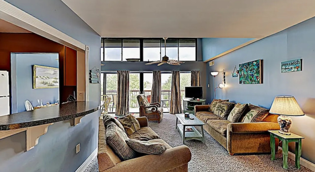 New Listing! Coastal W/ Pool - Walk To Beach 3 Bedroom Condo