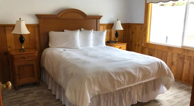 Люкс с видом на бассейн Bay Meadows Resort