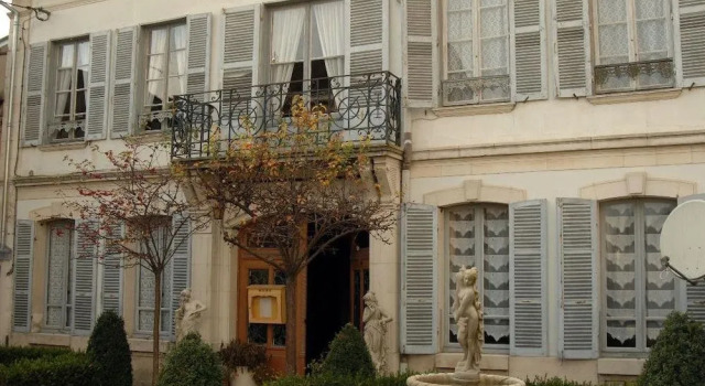 Vieille France, Book Hotel Saint-Florentin 
