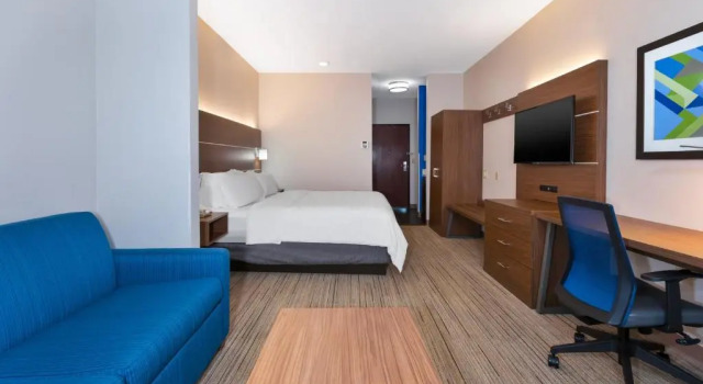 Люкс Holiday Inn Express and Suites Three Rivers by IHG