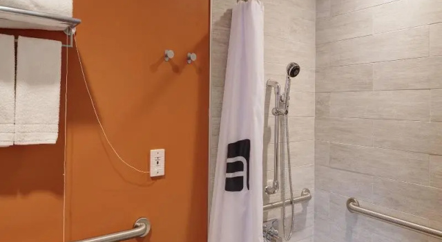 Четырёхместный номер Standard Aloft by Marriott Columbus Westerville