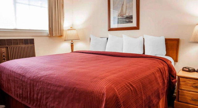 Quality Inn & Suites Bremerton, Забронировать Отель Бремертон штат Вашингтон