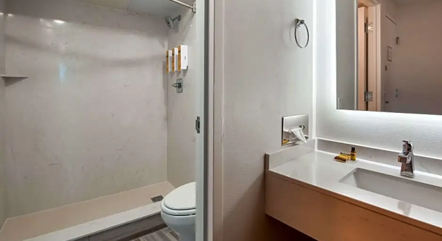 Двухместный люкс c 1 комнатой Best Western Plus Wausau Tower Inn