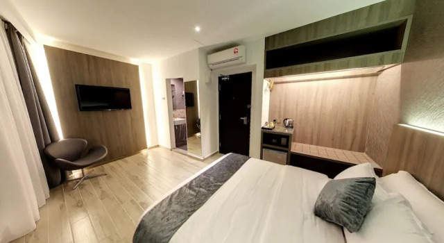 Номер Premier с видом на город Flora by Crossroads Hotel