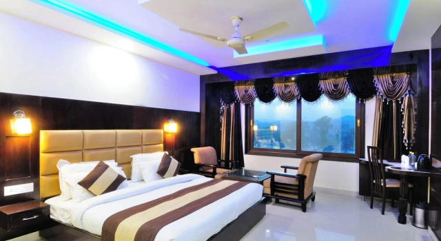 Двухместный люкс Hotel Crystal Ganga Heights 5 Min from Har Ki Pauri