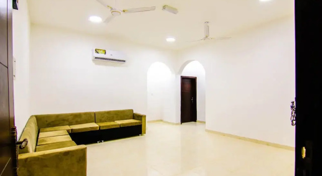 OYO 130 Al Gazzaz Furnished Apartment, Rezerwuj Apartament Hotele w Salala z parkingiem, Parking